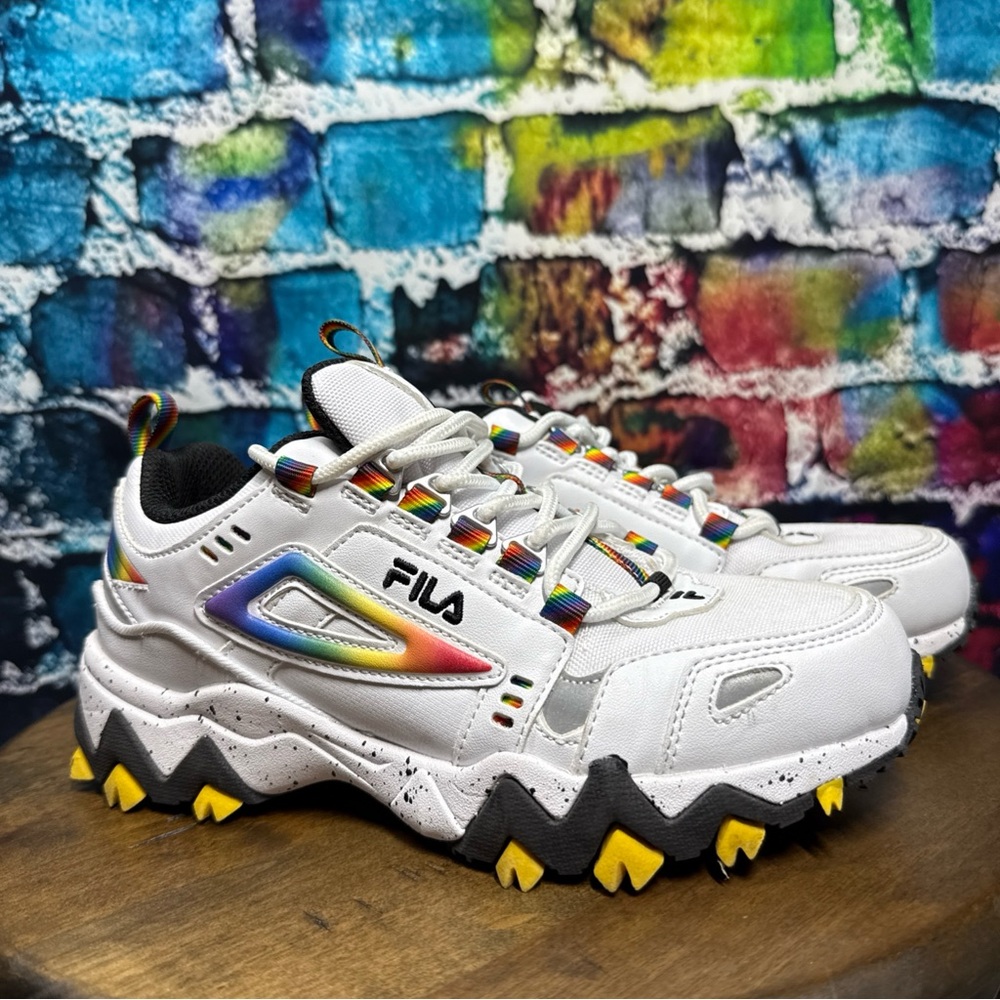 Fila Oakmont Trail Kids Unisex Pride Month Sneakers Pride Parade Sz 3.5 Rainbow